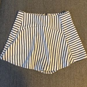 Black and white stripped Skort